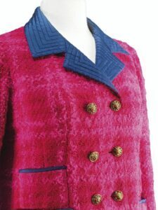 Chanel Haute Couture Tailleur croisé en tweed fuchsia 1963 Esprit de Gabrielle espritdegabrielle.com
