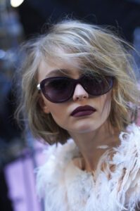Chanel lunettes perles autome-hiver 2015-16 Lily-Rose Depp Esprit de Gabrielle espritdegabrielle.com