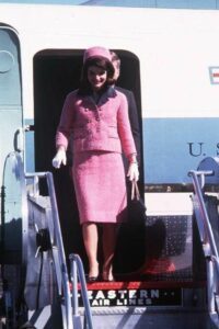 Jackie Kennedy tailleur rose Chanel Esprit de Gabrielle espritdegabrielle.com