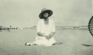Coco Chanel sur la plage du Lido Venise Esprit de Gabrielle espritdegabrielle.com