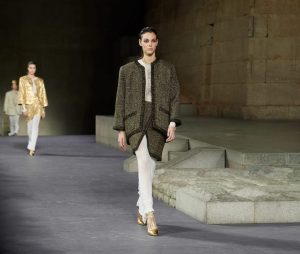 CHANEL Métiers d'art Paris New York Look 1 Esprit de Gabrielle espritdegabrielle.com