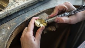 CHANEL Métiers d'Art Paris New York Manchette or Goossens Esprit de Gabrielle espritdegabrielle.com