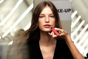 CHANEL Défilé prêt-à-porter printemps été 2020 Backstage maquillage Esprit de Gabrielle espritdegabrielle.com