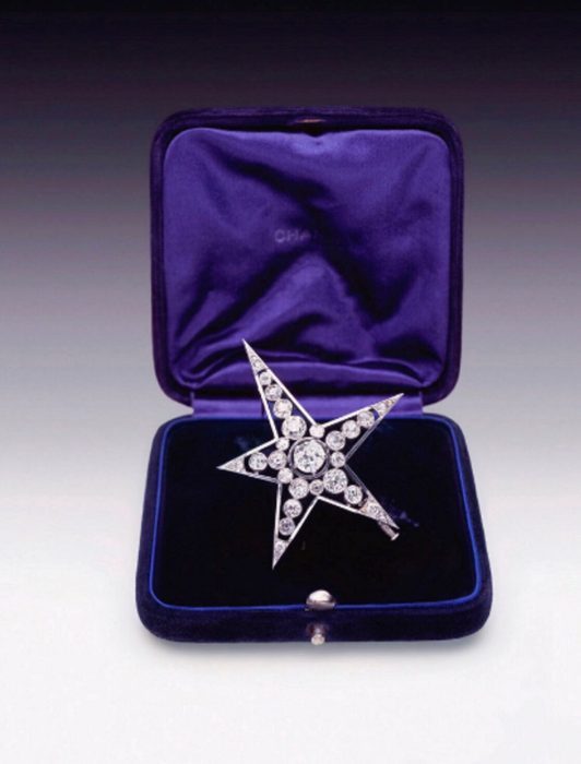 CHANEL Bijoux de diamants 1932 broche étoile Esprit de Gabrielle espritdegabrielle.com