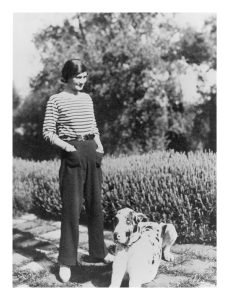 Gabrielle Chanel et son chien Gigot 1937 Esprit de Gabrielle espritdegabrielle.com