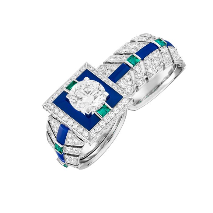 Bague GRAPHIC LINE BLUE en or blanc, diamants, émeraudes et laque bleue, avec un diamant taille brillant 3,01 cts D FL - Chanel