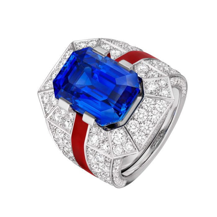 Bague GRAPHIC LINE en or blanc, diamants, saphir et laque rouge, avec un saphir taille octogonale 14,27 cts - Chanel