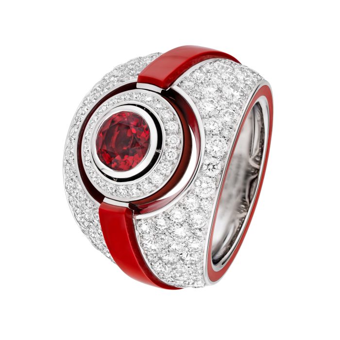 Bague GRAPHIC LINE en or blanc, diamants, rubis et laque rouge, avec un rubis taille rond 1,50 cts - Chanel