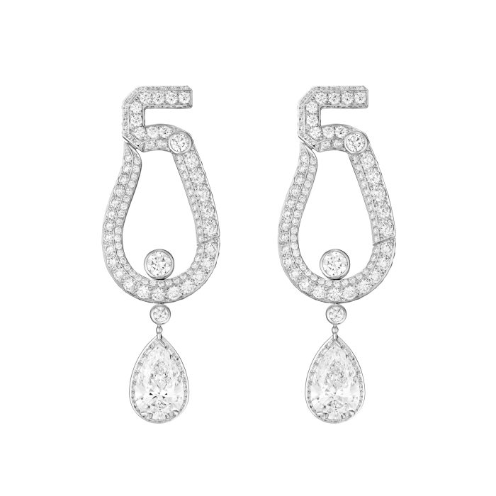 Boucles d'oreilles SPORTY 5 en or blanc et diamants, avec deux diamants taille poire 2*1,57 cts D IF - Chanel