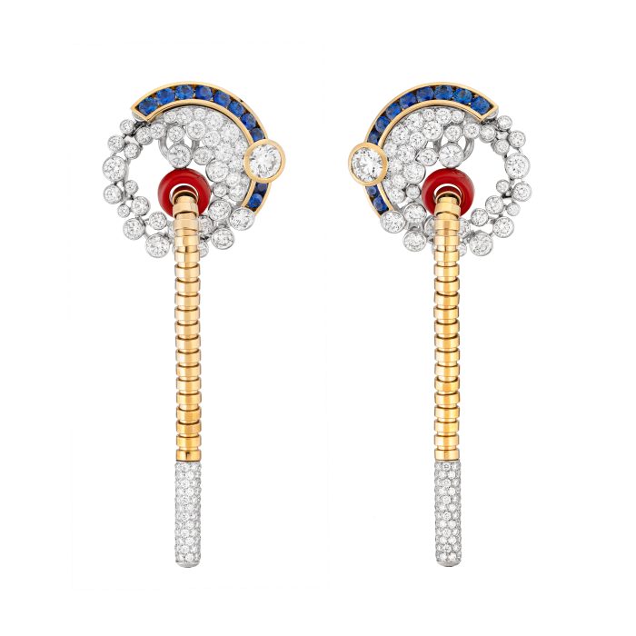 Boucles d'oreilles SWEATER en or blanc, or jaune, diamants, saphirs et laque rouge, avec deux diamants taille brillant 2*0,75 ct F+ VVS+ - Chanel