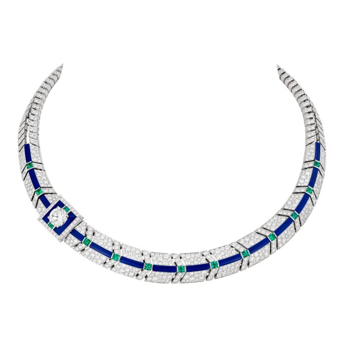 Collier GRAPHIC LINE BLUE en or blanc, diamants, émeraudes et laque bleue, avec un diamant taille brillant 2,02 cts DE IF-VVS2 - Chanel