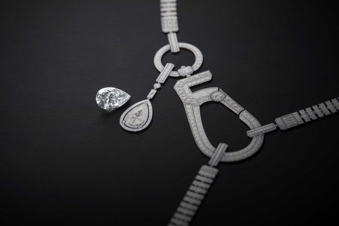 Collier SPORTY 5 en or blanc et diamants avec un diamant taille poire 5,55 cts D FL - Chanel Pampilles interchangeable