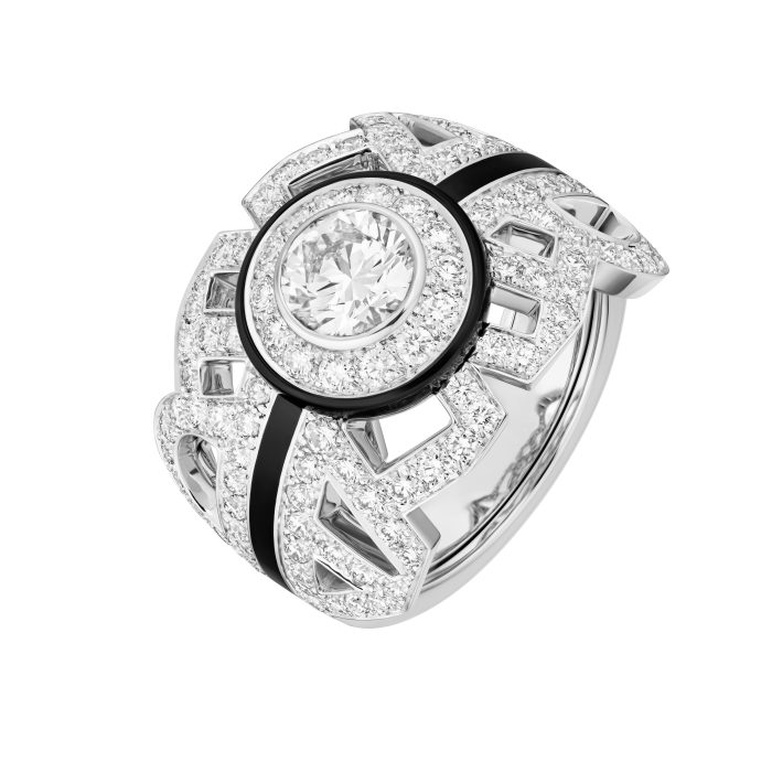 Bague CHANEL PRINT en or blanc, diamants et laque noire, avec un diamant taille brillant 1,08 cts E IF