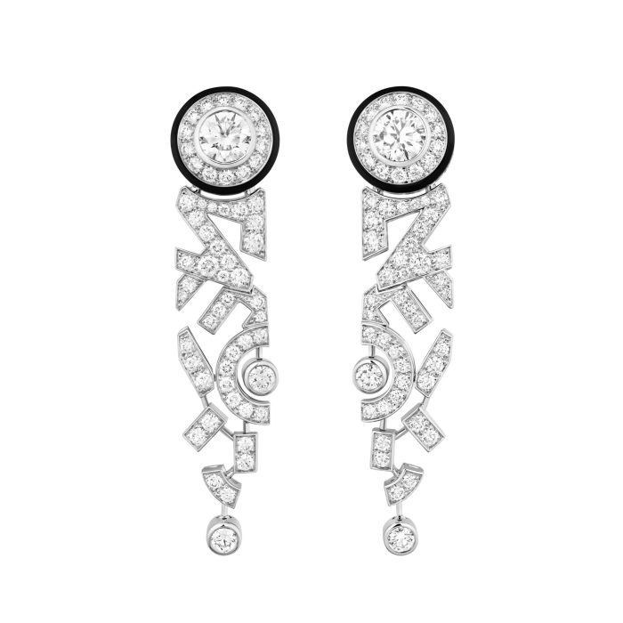 Boucles d'oreilles CHANEL PRINT en or blanc, diamants et laque noire, avec deux diamants taille brillant 2*0,73 ct F+ VVS+