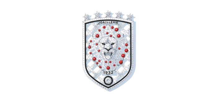 Broche CHANEL PRINT LION en or blanc, diamants, laque rouge et noire, avec un diamant taille brillant 0,53 ct F+ VVS+