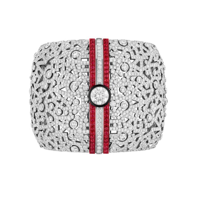 Manchette CHANEL PRINT en or blanc, diamants, rubis, carbone, laque noire et aluminium rouge, avec un diamant taille brillant 3,08 cts D IF