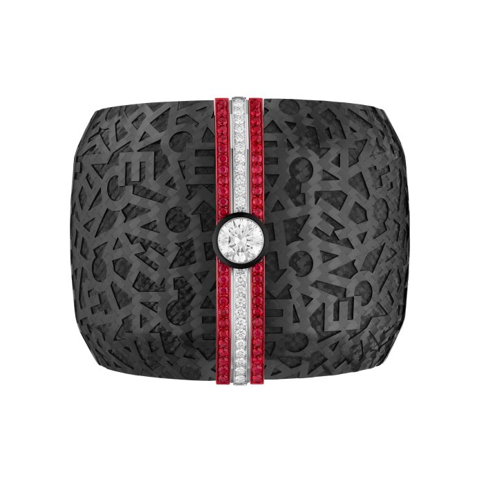 Manchette CHANEL PRINT version en carbone, diamants, rubis, carbone, laque noire et aluminium rouge, avec un diamant taille brillant 3,08 cts D IF