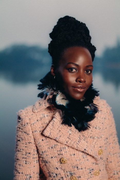 Lupita Nyong'o au défilé CHANEL des métiers d'art 2024/25